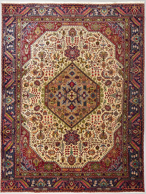 Matta, Täbris, 364 x 273 cm.