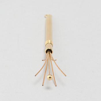 An 18k gold champagne whisk.