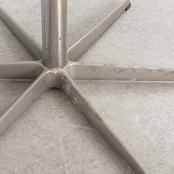 Arne Jacobsen, matbord, "Cirkulär / B825", Fritz Hansen, Danmark.