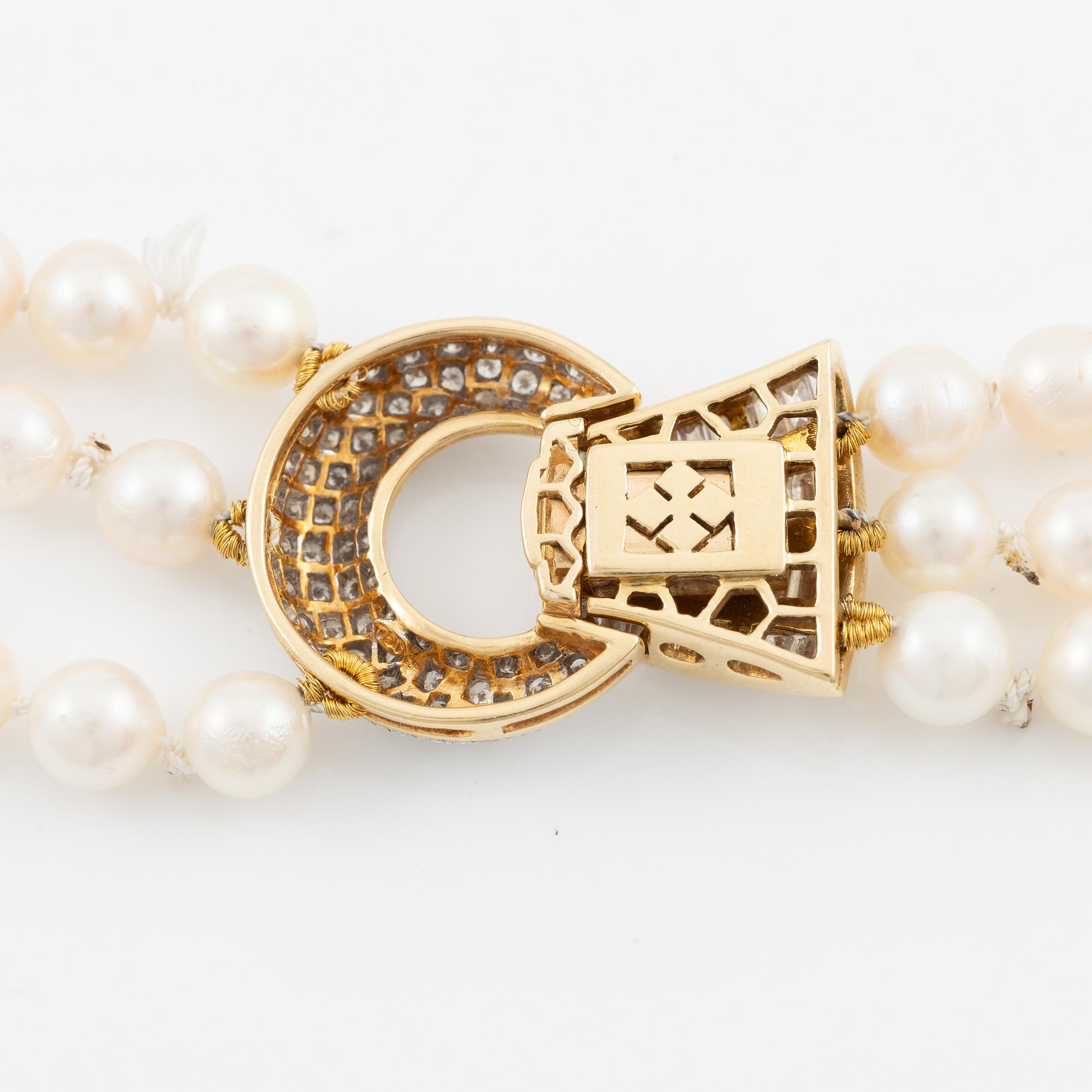 Pearl necklace, three strands of cultured pearls, clasp in 18K gold set with baguette and brilliant-cut diamonds.