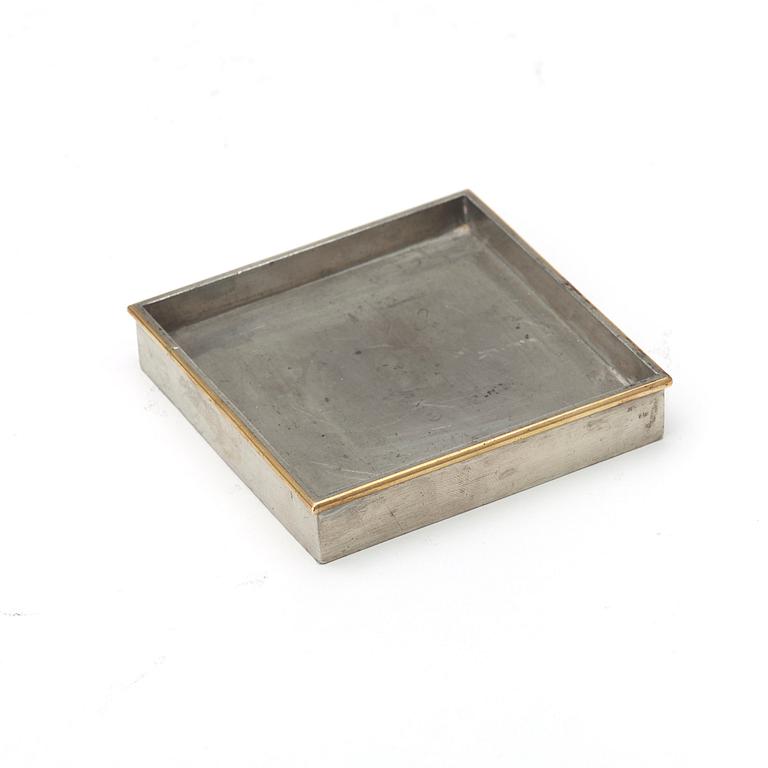 FIRMA SVENSKT TENN, ask för tändstickor och cigaretter, askfat, skrin samt ljusstake, Stockholm 1928-30.