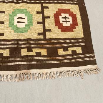 Matta rölakan 1940/50-tal ca 305x197 cm.