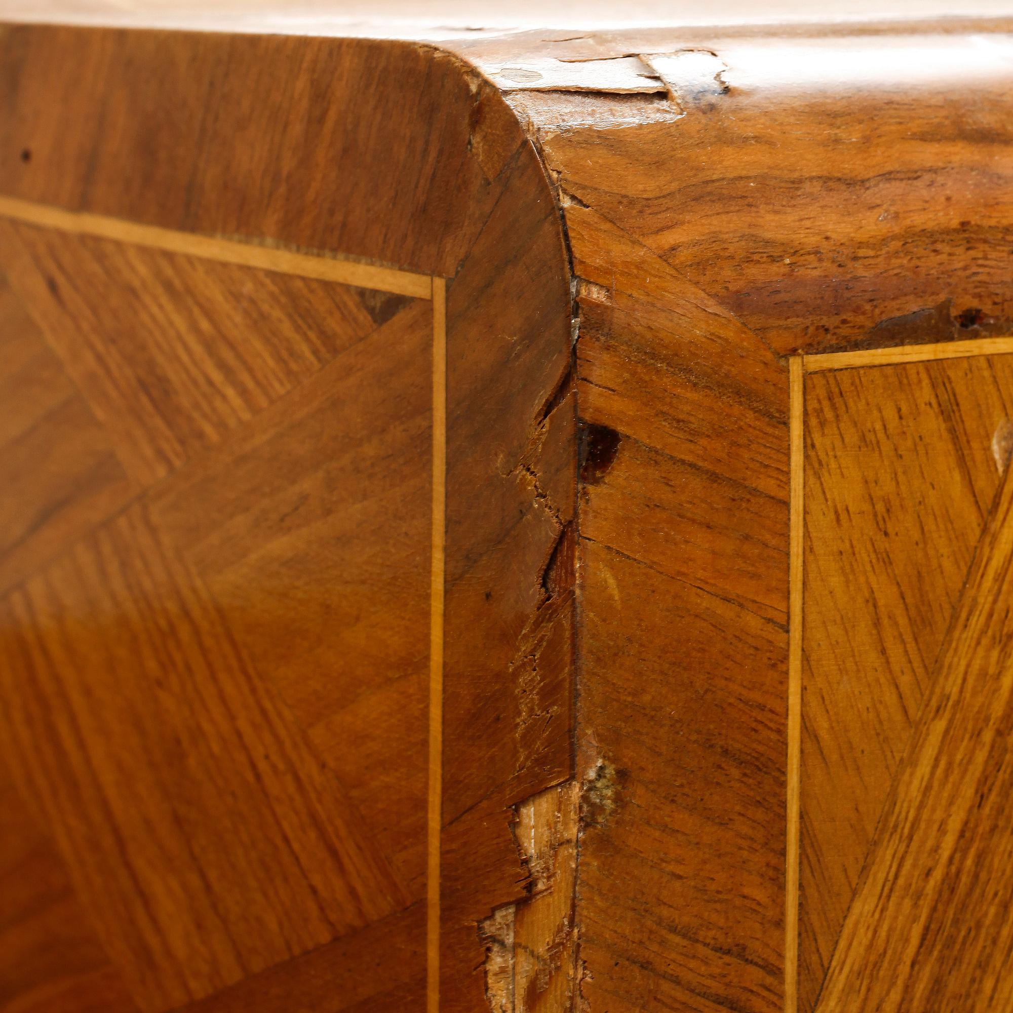 DAMSKRIVBORD, Rokokostil, 1900-talets början.