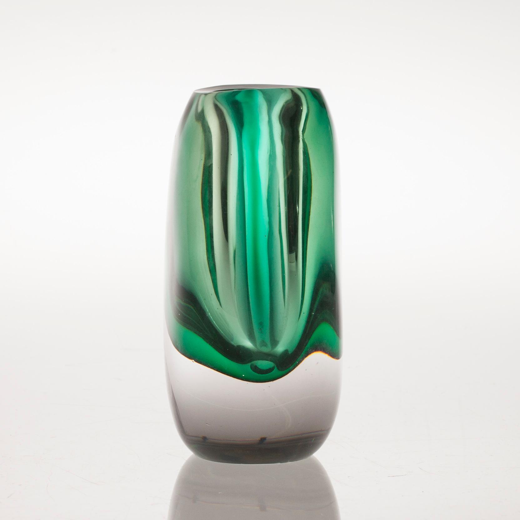 VAS, glas, Kosta, Vicke Lindstrand, signerad och numrerad.