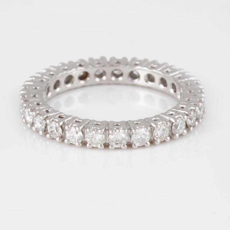 RING, 18K vitguld med briljantslipade diamanter ca 1.10 ct. Vikt 3,6 gram.