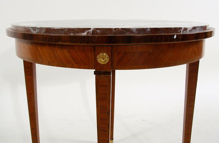 SALONGSBORD. Gustaviansk stil.