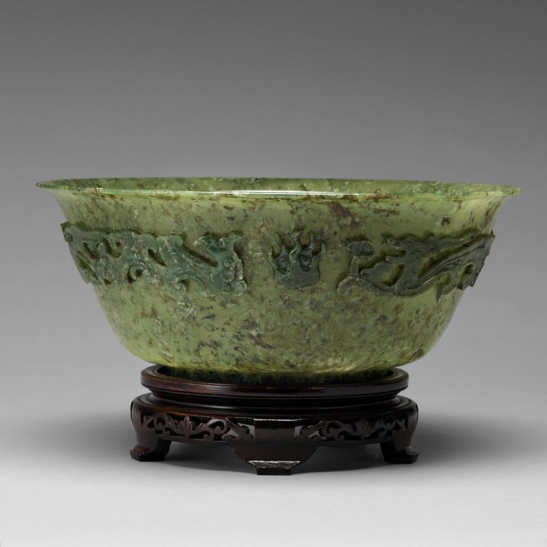 A large quartz bowl, China, 20th Century.