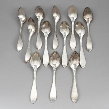 MATSKEDAR, 12 st, silver. Modell svensk spets. Bla Sesseman, Arboga, 1800-talets början. Total vikt ca 758 g.