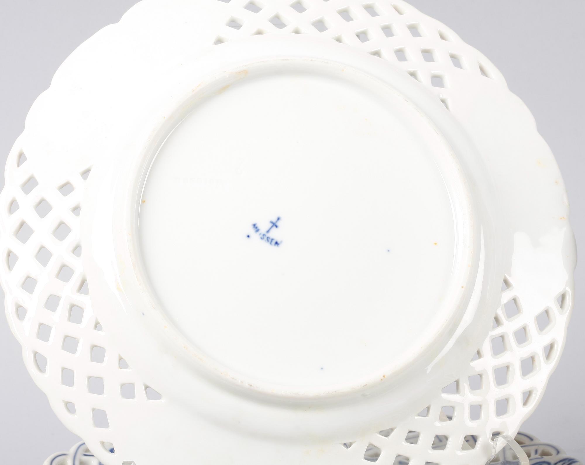 MATSERVIS, 97 delar. Porslin. Meissen-kopia.