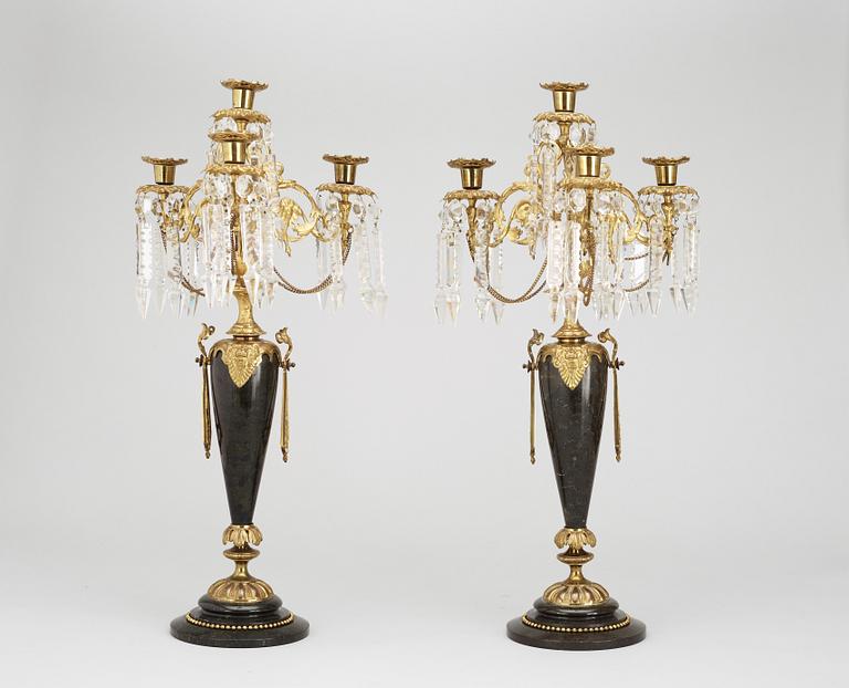 KANDELABRAR för fyra ljus, ett par. Svart marmor och förgylld brons.  Oscarianska 1800-talets slut.