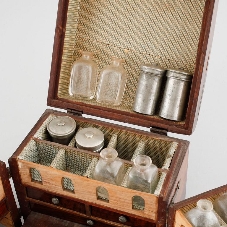 HUSAPOTEK / RESEAPOTEK, 1800-tal.