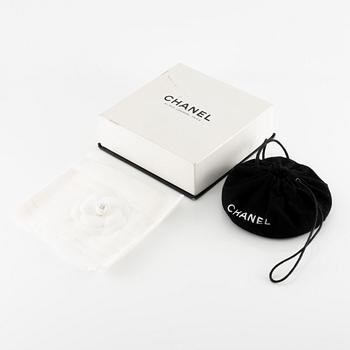 Chanel, pearl necklace, 2012.
