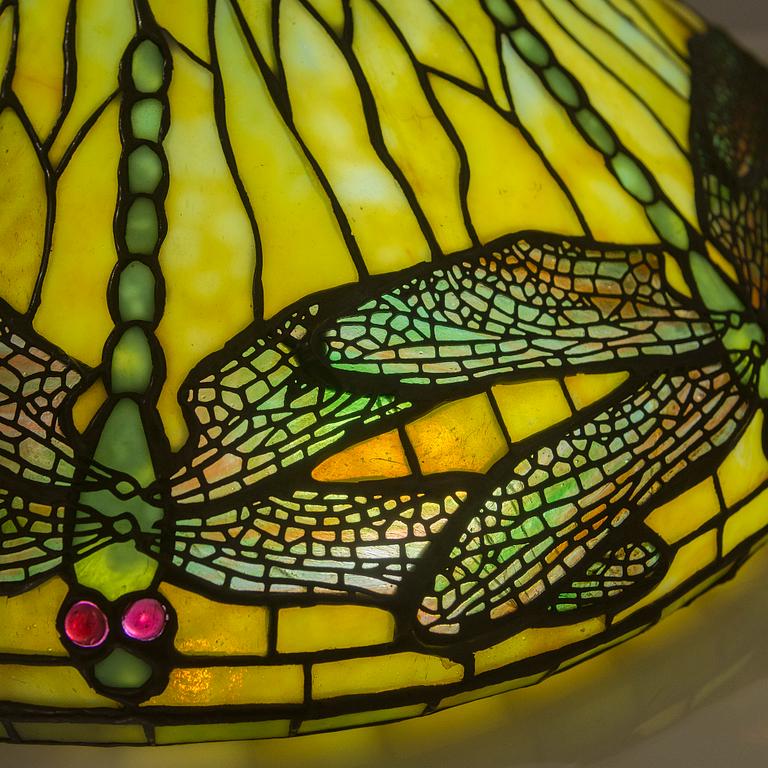 Tiffany Studios, "Dragonfly and Pony base" pöytävalaisin  New York noin 1900.