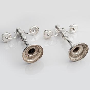 Kungliga kandelabrar, ett par, för två ljus, silver, Österrike, lgnaz Joseph Würth, Wien 1779, Louis XVI.