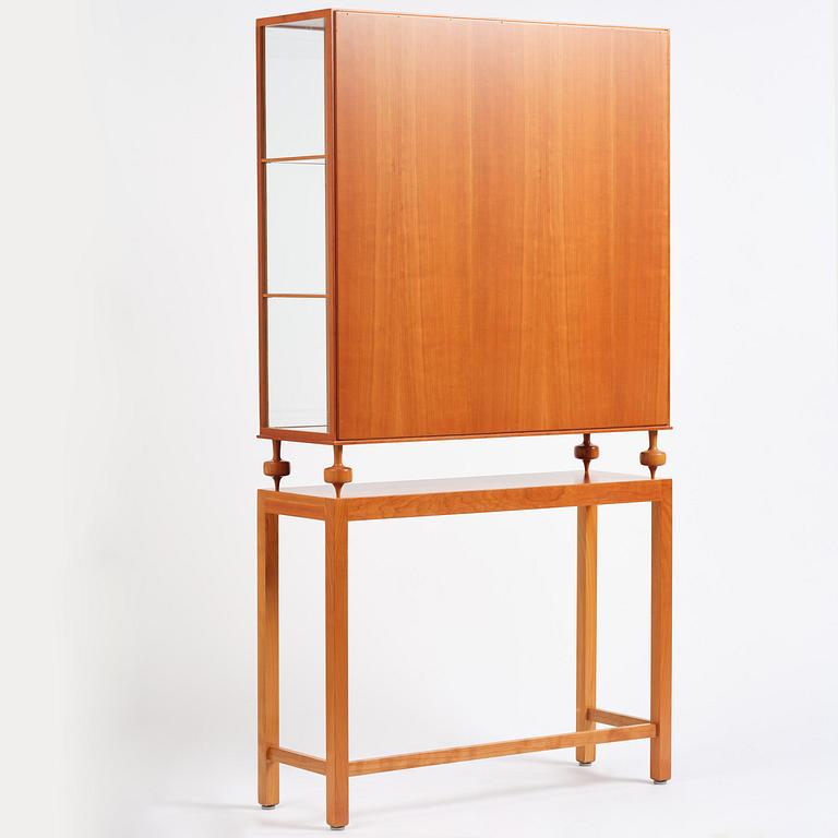 Josef Frank, a display cabinet model B 2077, Firma Svenskt Tenn, ca 2001.