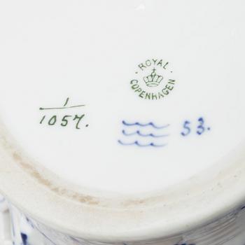 Royal Copenhagen, a 'Musselmalet' / 'Blue Fluted' porcelain bowl and a dish, Denmark 1889-1922.