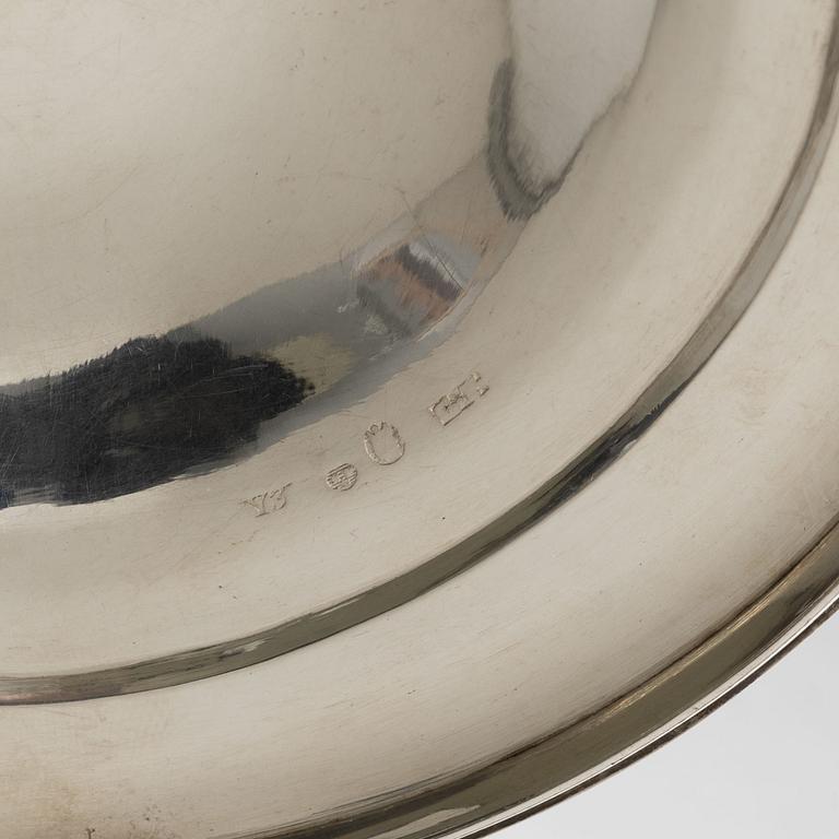 A Swedish silver sugarbowl, marks of Gustaf Folcker, Stockholm 1829.