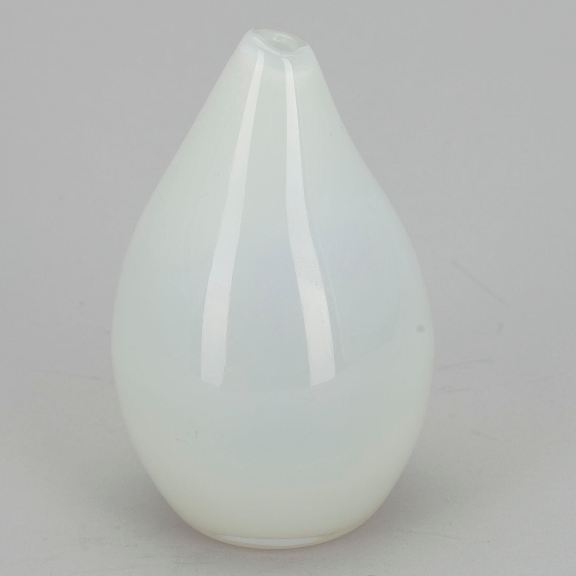 KONSTGLAS, signerad Tapio Wirkkala Iittala, höjd 12,5 cm.