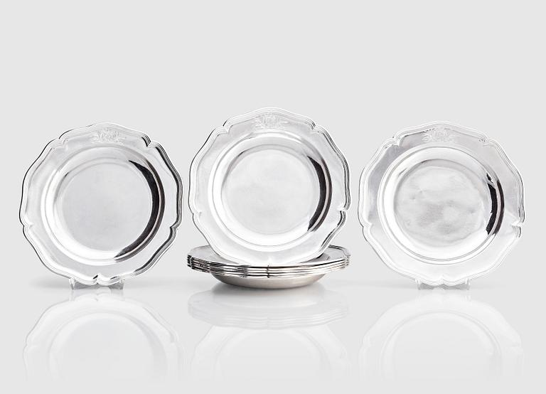 A set of eight English 18th century silver dinner-plates, mark of William Cripps, London 1760-1762.