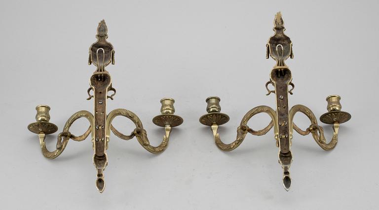 APPLIQUER, ett par, mässing, Louis XVI-stil, 1900-talets första hälft.