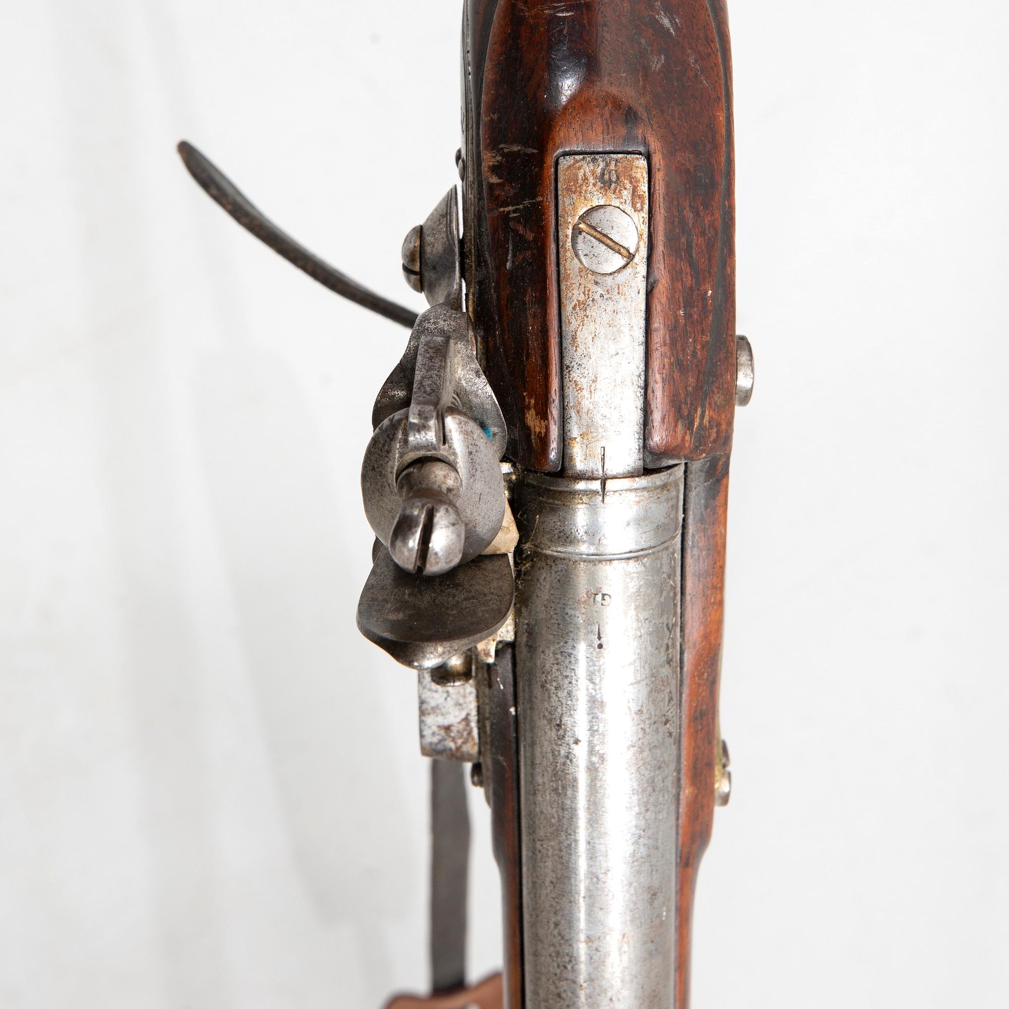 Flintlock musket, British model 1794 with bayonet, Swedish so-called subsidy rifle.