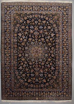 A CARPET, so called Royal Kashan, signerad Isfahanian, ca 413 x 303.