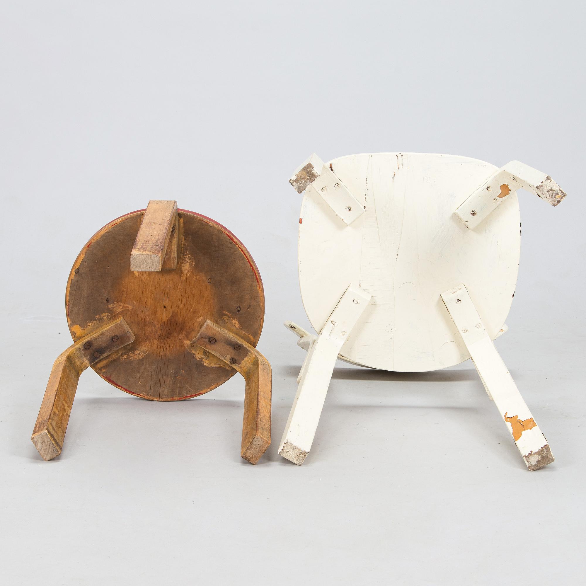 Alvar Aalto, Tuoleja, 4 kpl malli 69 ja jakkara malli 60, O.Y. Huonekalu- ja Rakennustyötehdas A.B. 1900-luvun puoliväli.