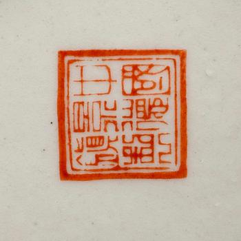 BORDSLAMPA, porslin, Kina 1900-talets början.