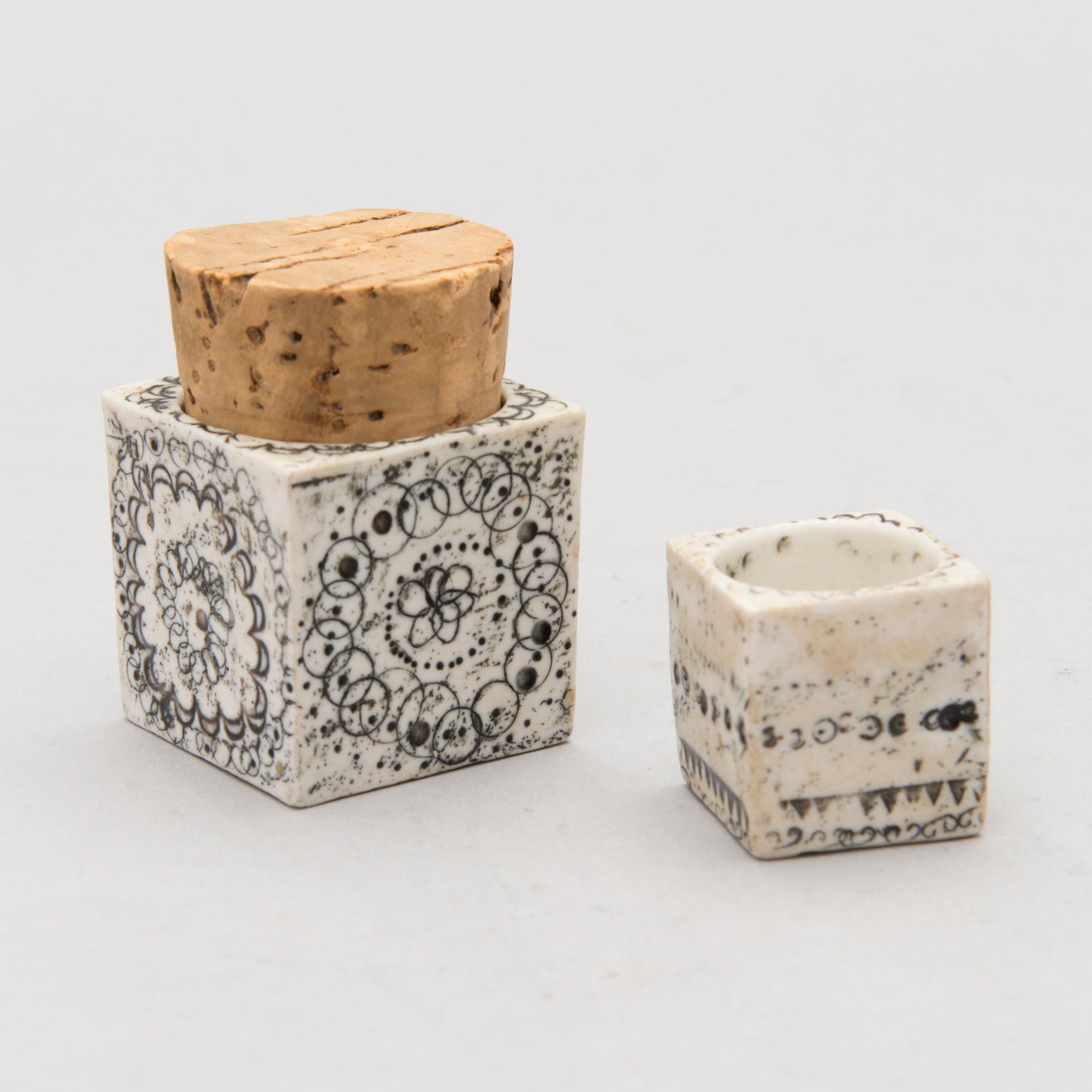 RUT BRYK, kryddburkar, 2 st, stengods, ena signerad Bryk.