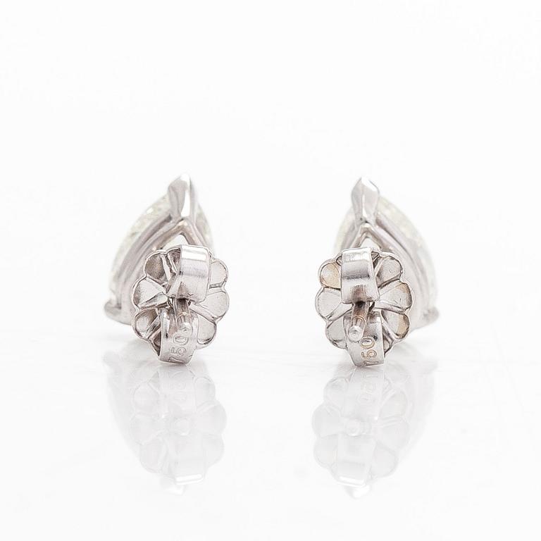 Örhängen, enstensörhängen, 18K vitguld med droppslipade diamanter.