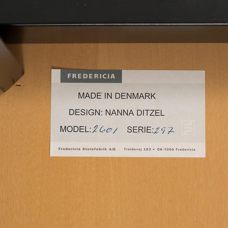 NANNA DITZEL, "Bench for two" / 2600 & 2601, bänk samt bord, Frederica Stolefabrik, modell formgiven ca 1989/1990.