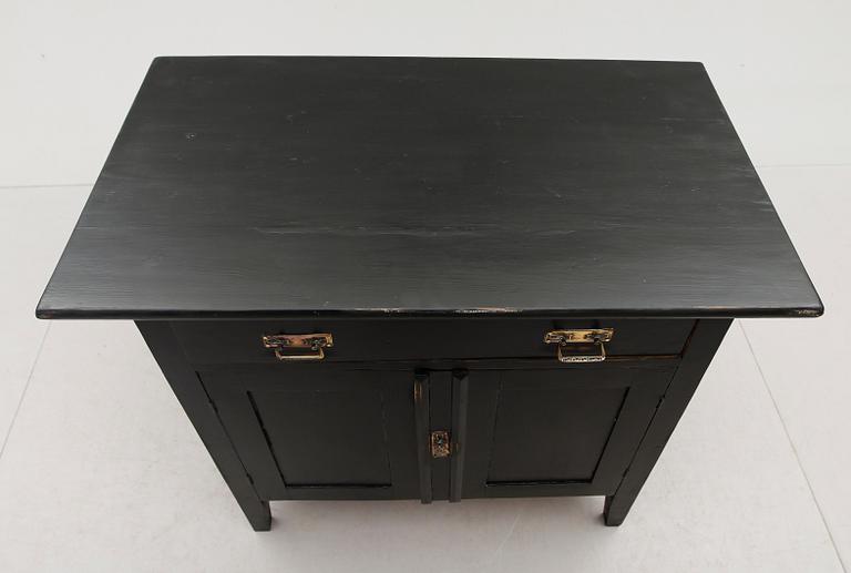 KOMMOD, tidigt 1900-tal.