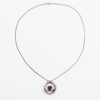 Elis Kauppi, A sterling silver necklace with an amethyst. Kupittaan kulta, Turku.
