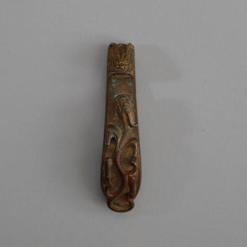 A gilt bronze belt hook, presumably Han dynasty (206 BC-220 AD).