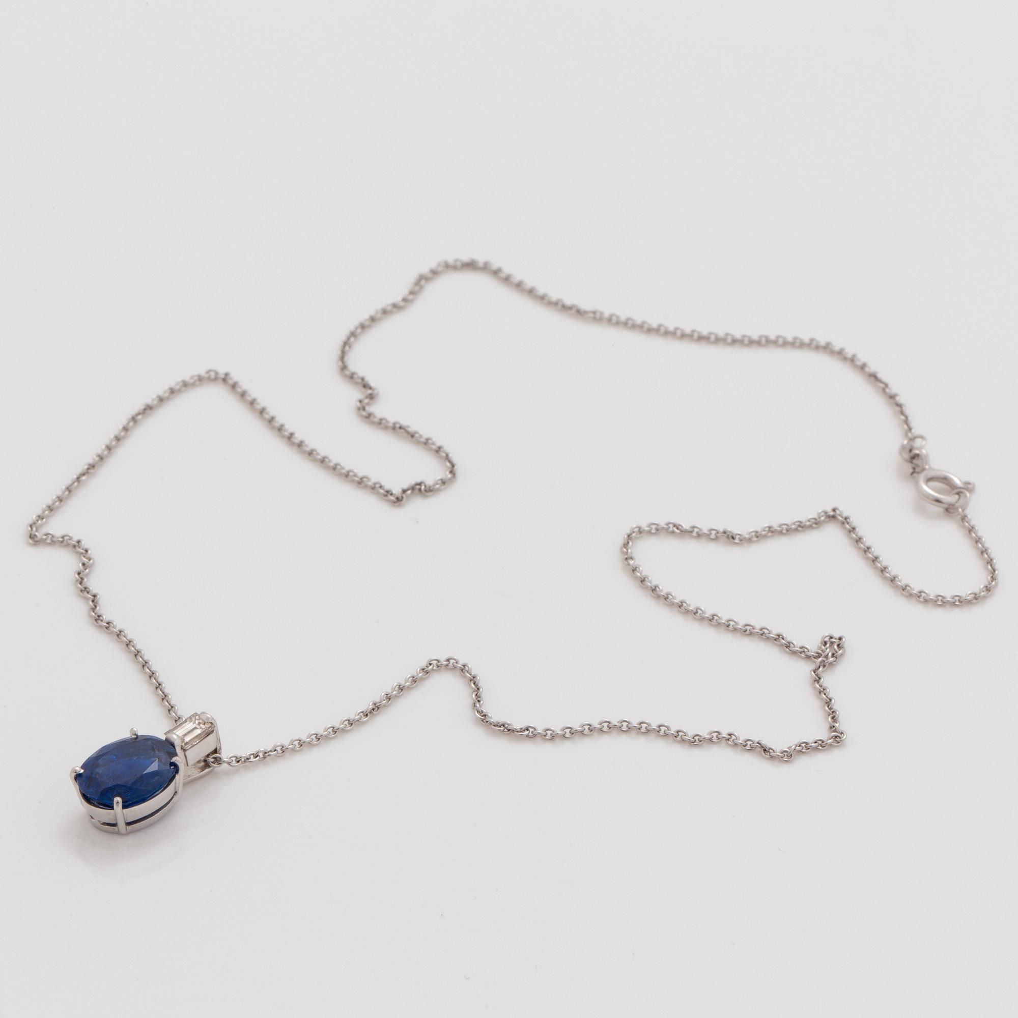HÄNGE med obehandlad burmesisk safir, 2.98 ct, samt kedja. Certifikat från GRS.