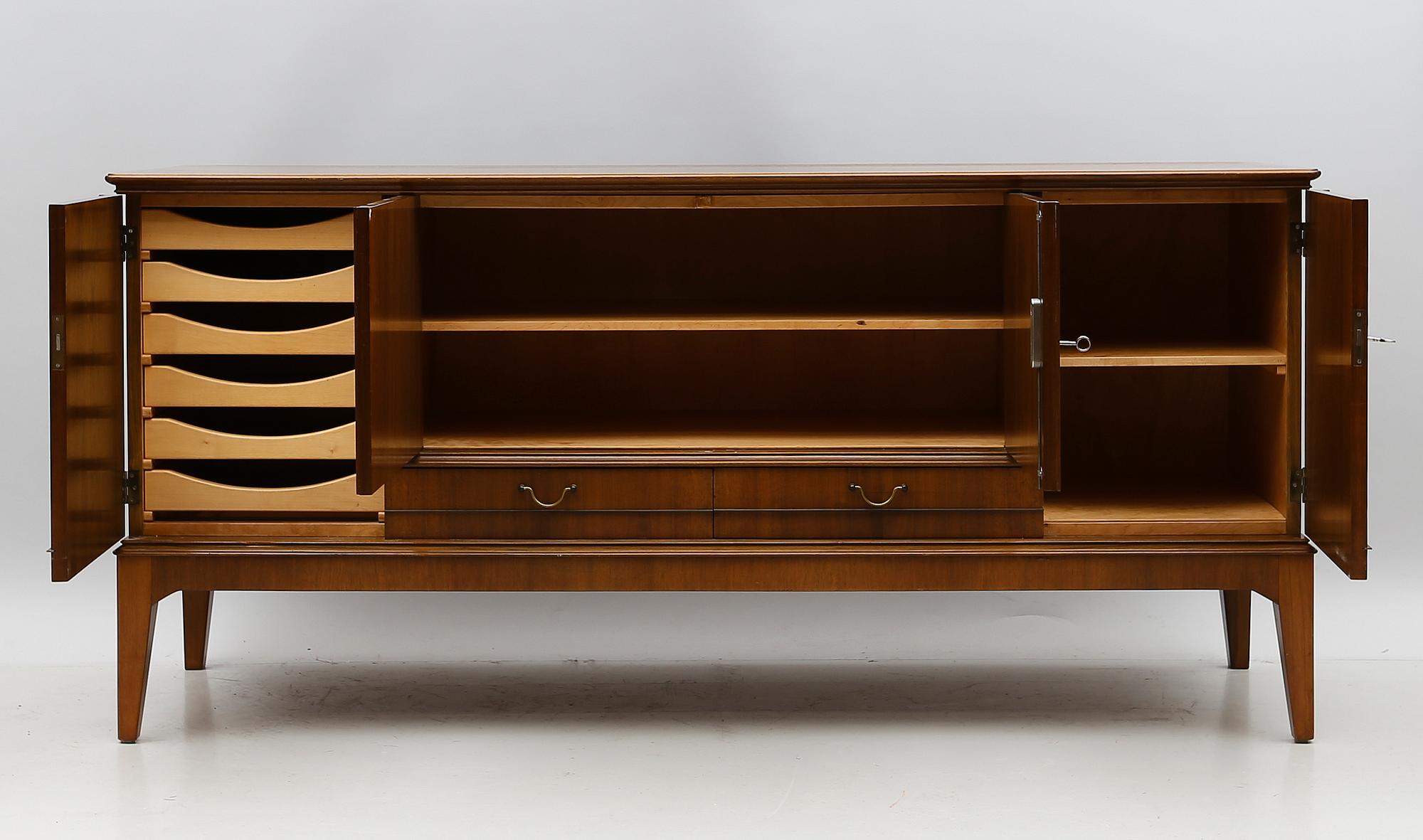 SIDEBOARD, Danmark, 1900-talets mitt.