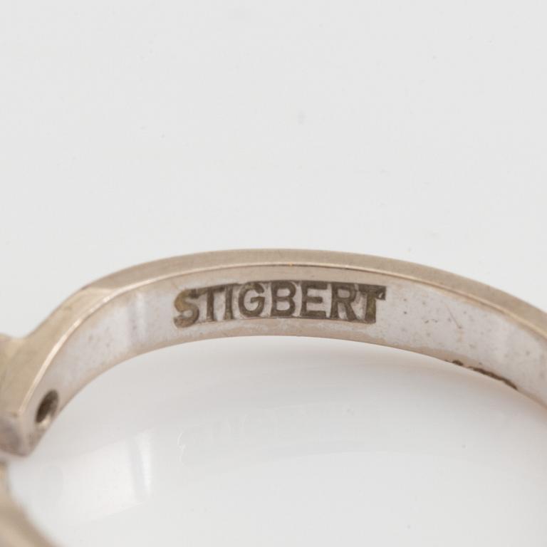 Stigbert, ring, 18K vitguld med små briljantslipade diamanter.