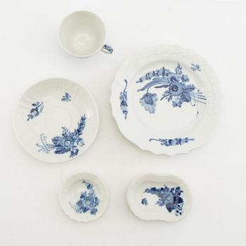 Servis  "Blå Blomst" ca 59 dlr Royal Copenhagen Danmark porslin.