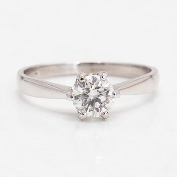 Ring, 14K vitguld, med en briljantslipad diamant ca 0.65 ct.