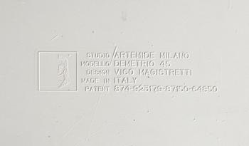 BORD, 2 st, plast, Vico Magistretti, Artemide Italien. Modellen formgiven 1966.