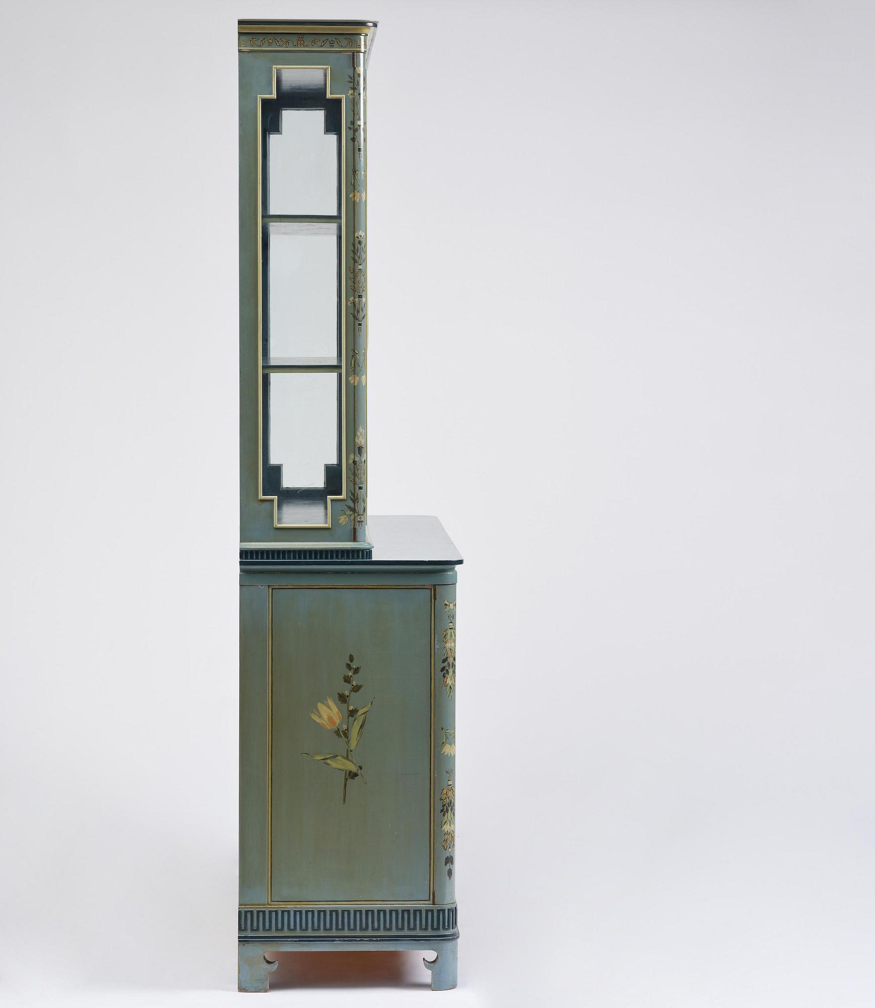 Carl Malmsten, a Swedish Grace showcase cabinet, cabinetmaker Albin Johansson, Stockholm, for Villa Kvikkjokk, 1927.