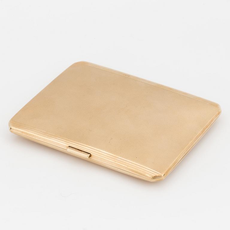 A 9 ct gold cigarette case by Boodle & Dunthorne, Birmingham, UK, 1865.