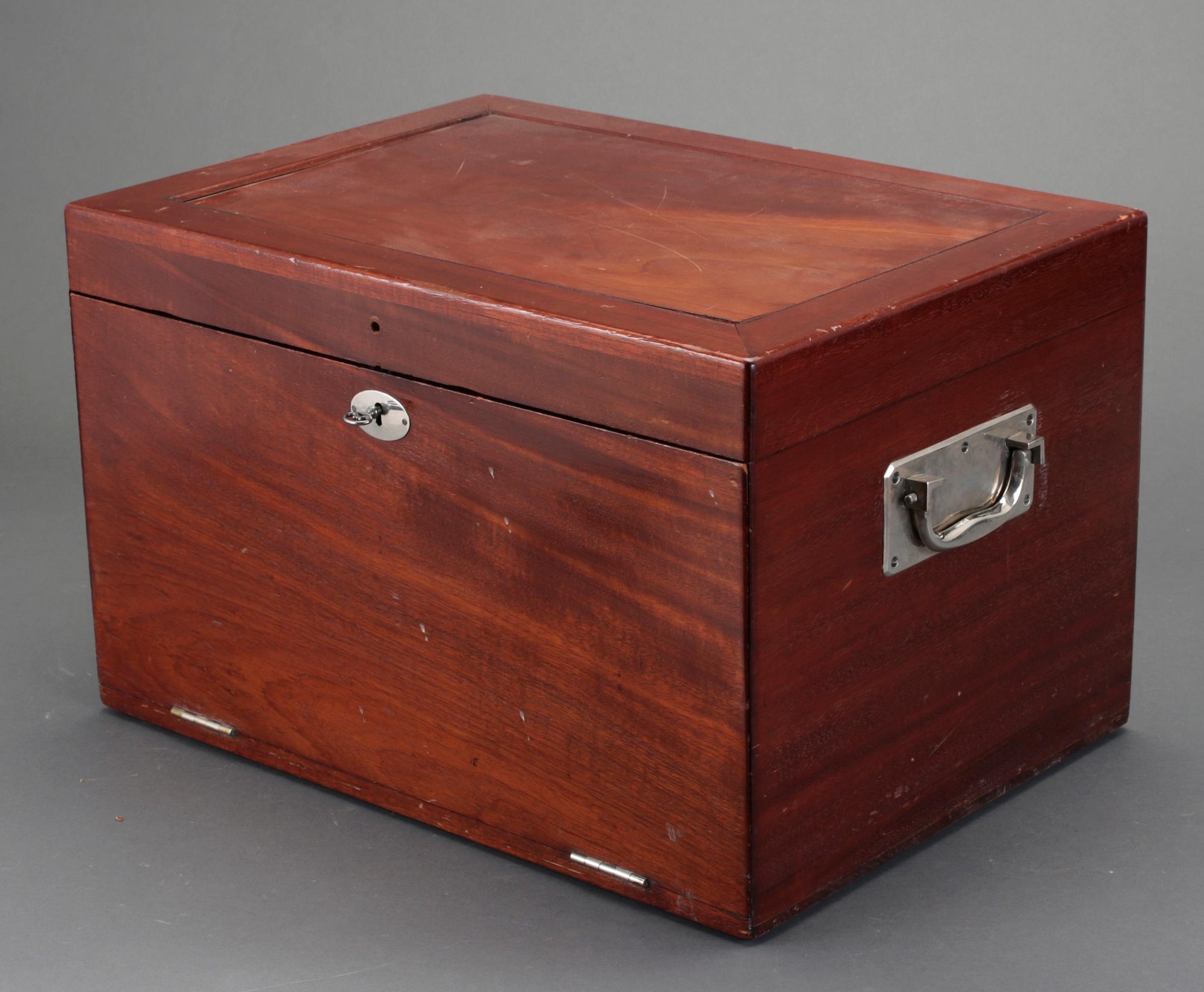 BESTICKUPPSÄTTNING, 144 delar, silver.  Svea Svensson, Stockholm 1909-10. Total vikt inklusive stålblad ca 7340 gram.