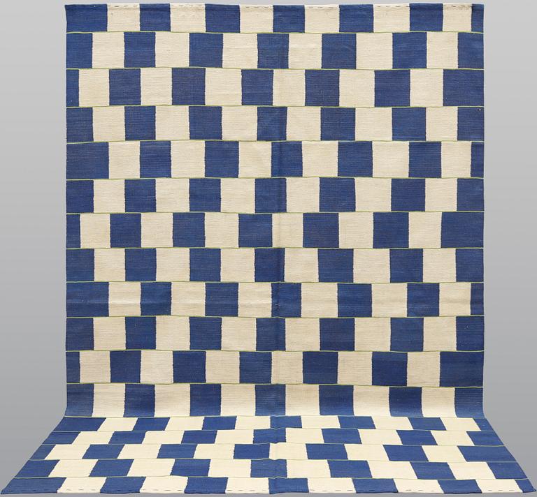 A Kilim rug, modern design, approx. 293 x 218 cm.
