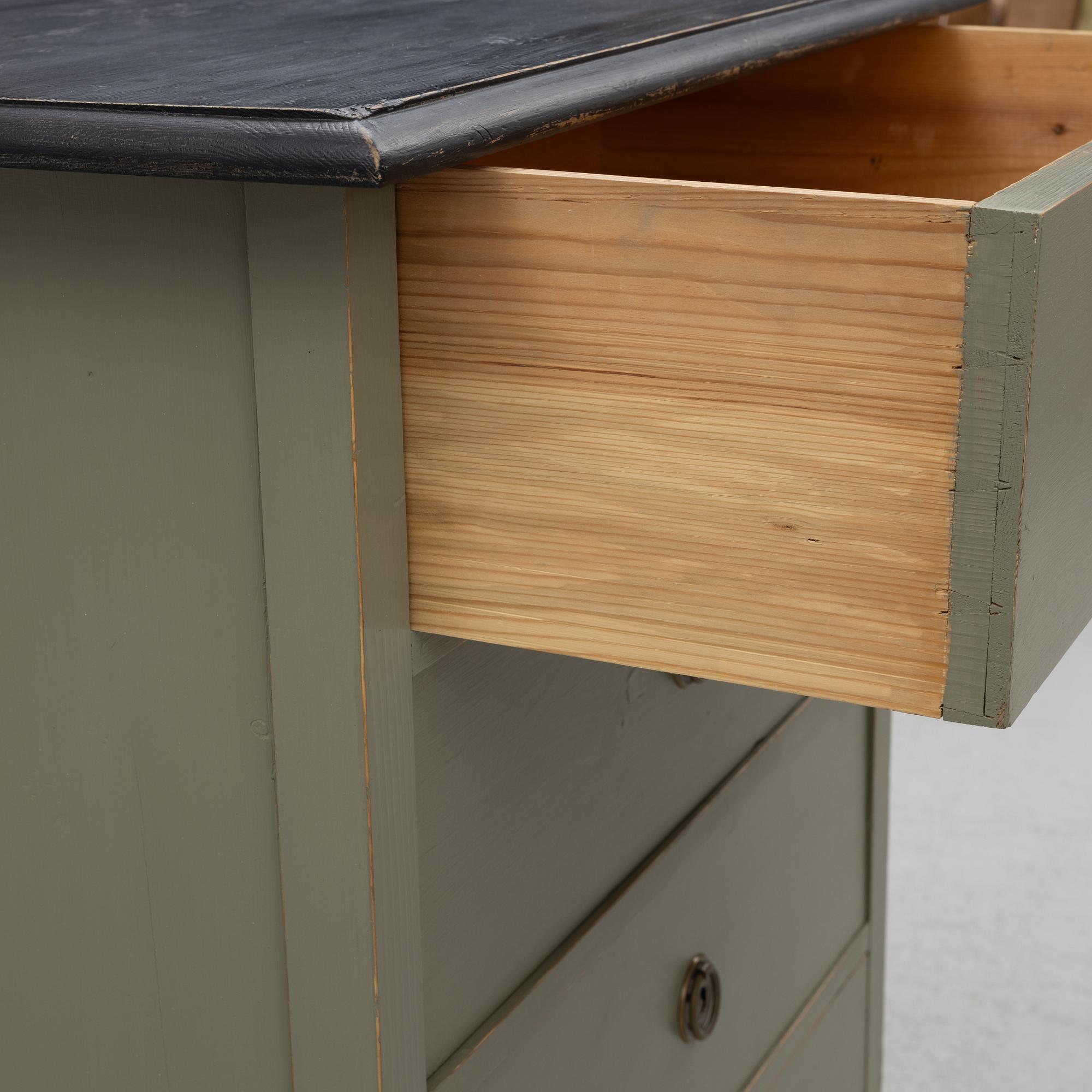 A chest of drawers, first half of the 20th Century.