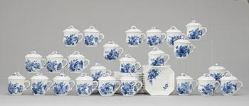 575. A set of 24 custard cups with covers and dishes. Royal Copenhagen.