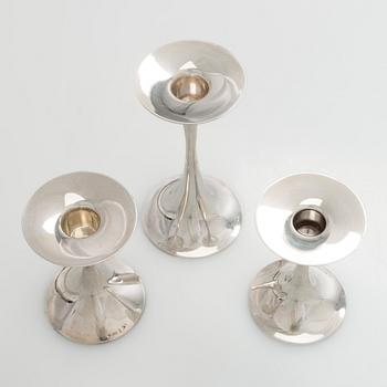 Tapio Wirkkala, kynttilänjalkoja, 3 kpl, hopeaa, "Trumpetti", Kultakeskus, Hämeenlinna 1988-2003.