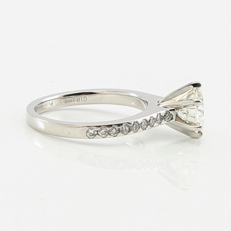 Ring platina med runda briljantslipade diamanter, Giraux Fine Jewelry San Francisco USA, GIA report.