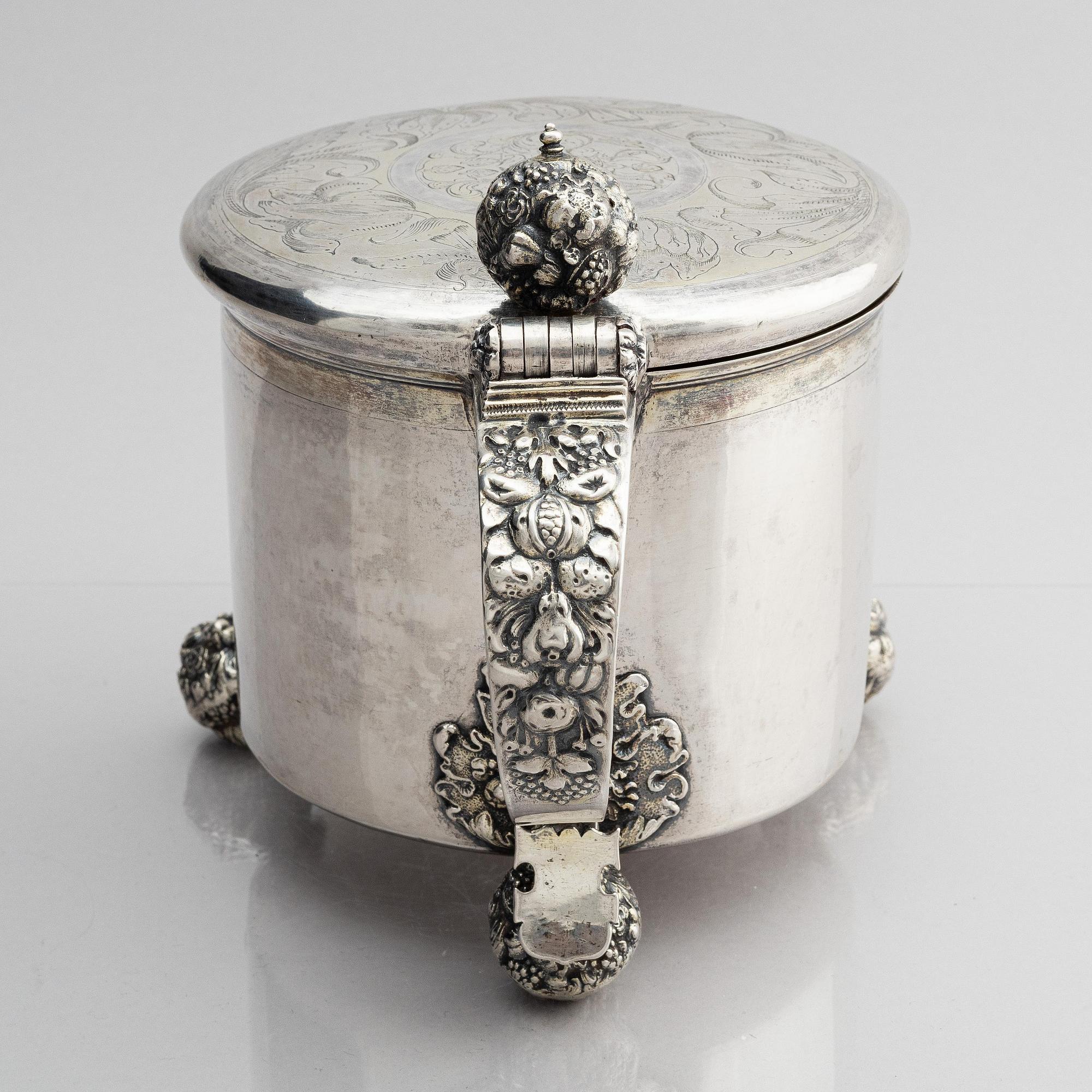 Erik Månsson Schmidt, dryckeskanna, delvis förgyllt silver, Stockholm (verksam 1675-1686). Barock.
