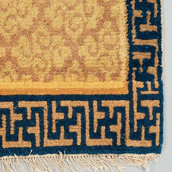 RUGS, 1 PAIR. Antique Ningxia. 125 x 68,5 and 127,5 x 68,5 cm. China late Qing dynasty.
